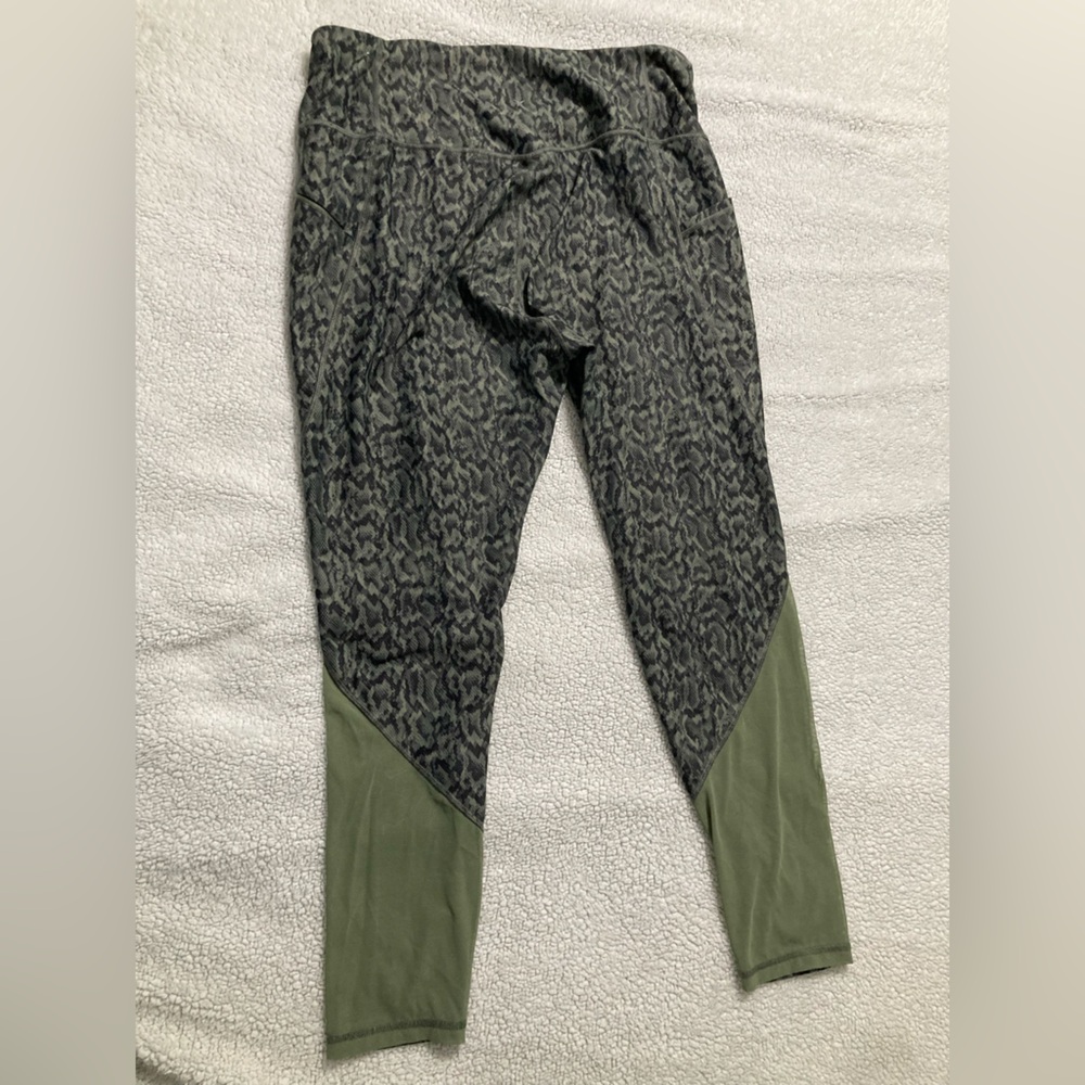 Old Navy Active Powersoft Snake Print Leggings